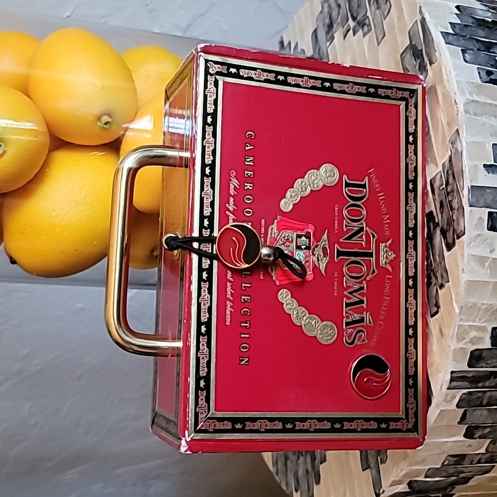 HANDMADE RED SQUARE CIGAR BAG PRE-OWNED